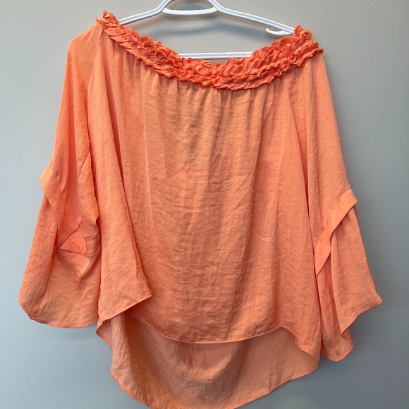 NWT Vince Camuto Bell sleeve off the shoulder top - Picture 5 of 7